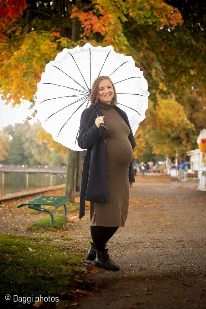 Babybbauchshooting im Herbst